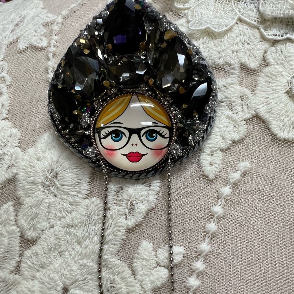 Unique Teardrop Brooch with Doll Face